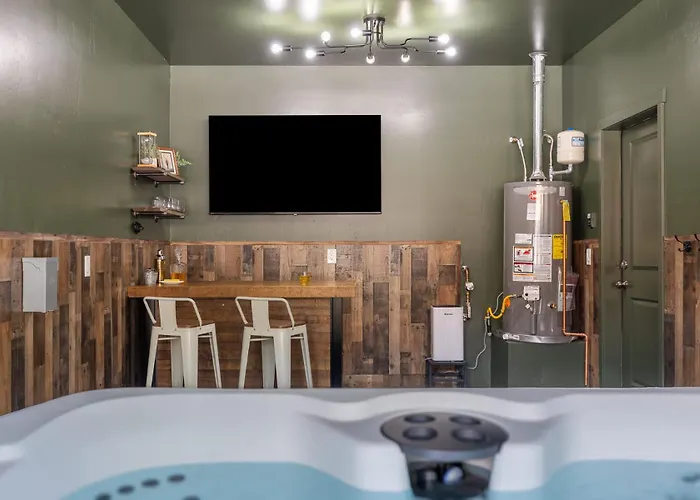 Boarder's Basecamp Hot Tub Ferienhaus *